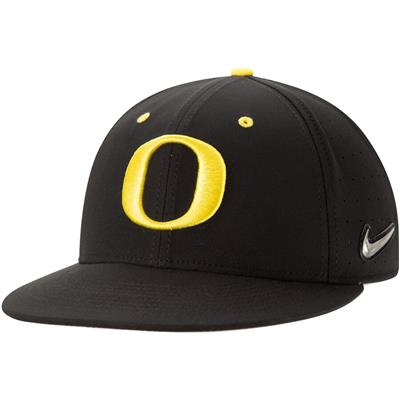 Nike Oregon Ducks Aero True Fitted Baseball Hat -